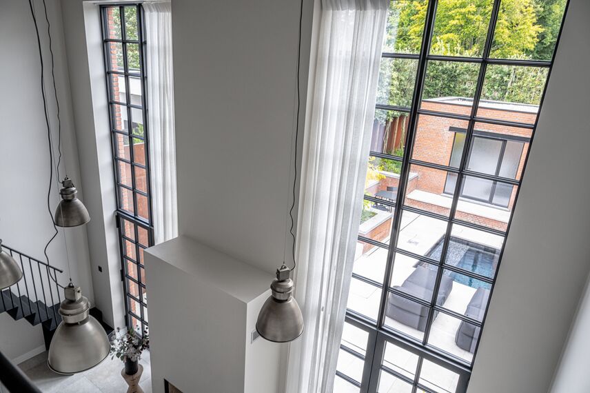 SlimLine 38 Fenêtres, SlimLine 38 Portes, SlimLine 38 Classic Fenêtres et SlimLine 38 Classic Portes - Bain de minimalisme avec SlimLine 38 au centre de bien-être Bronn situé à Merelbeke, Belgique