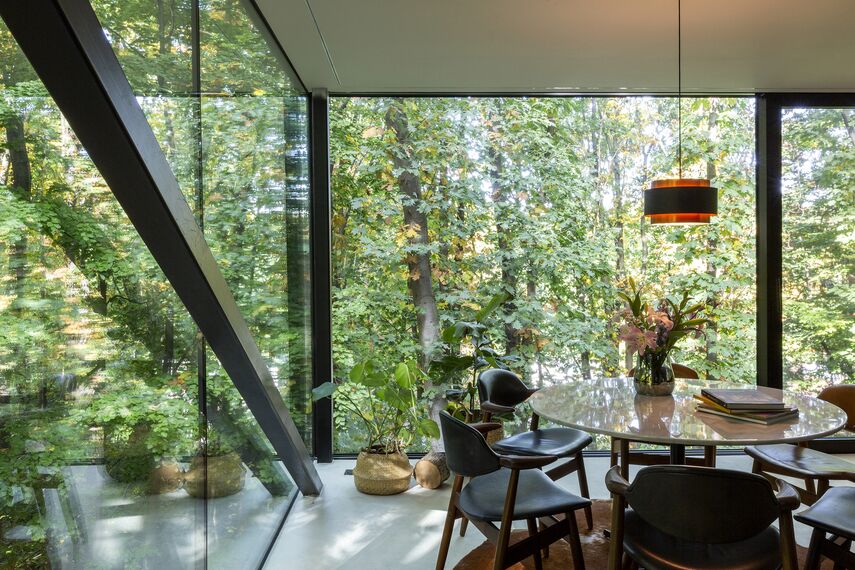 ConceptSystem 77 Fenêtres, MasterPatio Coulissants, MasterLine 8 Fenêtres et MasterLine 8 Fenêtres - Maison unique en hauteur avec une vue panoramique situé à Rotselaar, Belgique