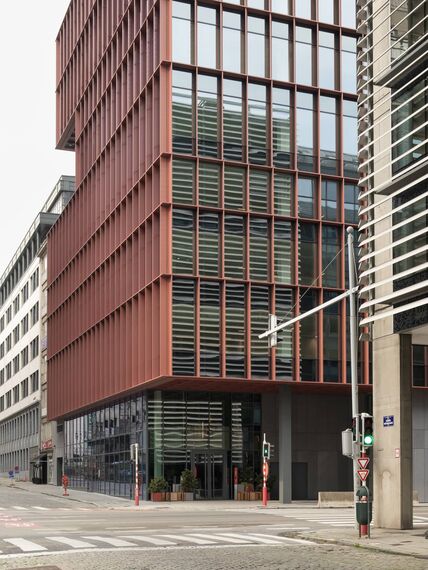 ConceptWall 50 Murs rideaux, MasterLine 8 Fenêtres, ConceptSystem 77 Portes et CS 77 Fire Proof Portes - Concept de façade expressif pour l’immeuble de bureaux Science 12 à Bruxelles situé à Brussels, Belgique