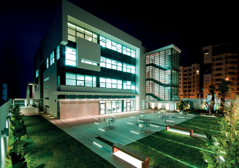 BriseSoleil 100 Brise Soleil et ConceptWall 60 Murs rideaux - Embassy Embassy of Canada situé à Tunis, Tunisie