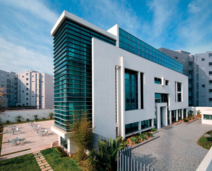 BriseSoleil 100 Brise Soleil et ConceptWall 60 Murs rideaux - Embassy Embassy of Canada situé à Tunis, Tunisie