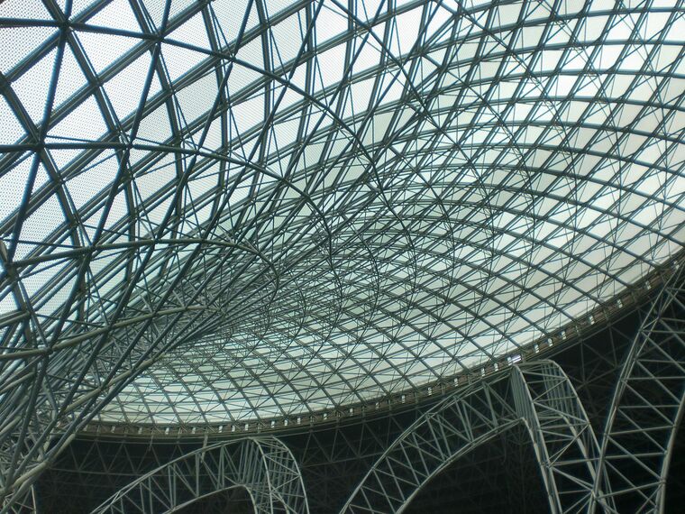 ConceptWall 86 Murs rideaux - Race track Ferrari World Abu Dhabi situé à Abu Dhabi, Émirats arabes unis