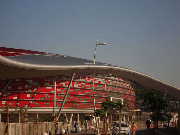 ConceptWall 86 Murs rideaux - Race track Ferrari World Abu Dhabi situé à Abu Dhabi, Émirats arabes unis