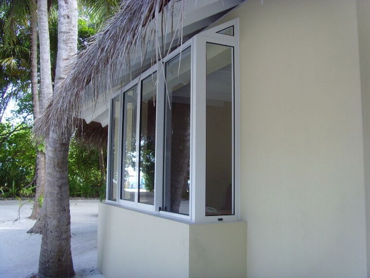 ConceptSystem 59Pa Fenêtres, ConceptPatio 45Pa Coulissants et ConceptSystem 59Pa Portes - Health resort Ellaidhoo Island Resort and Spa situé àMaldives