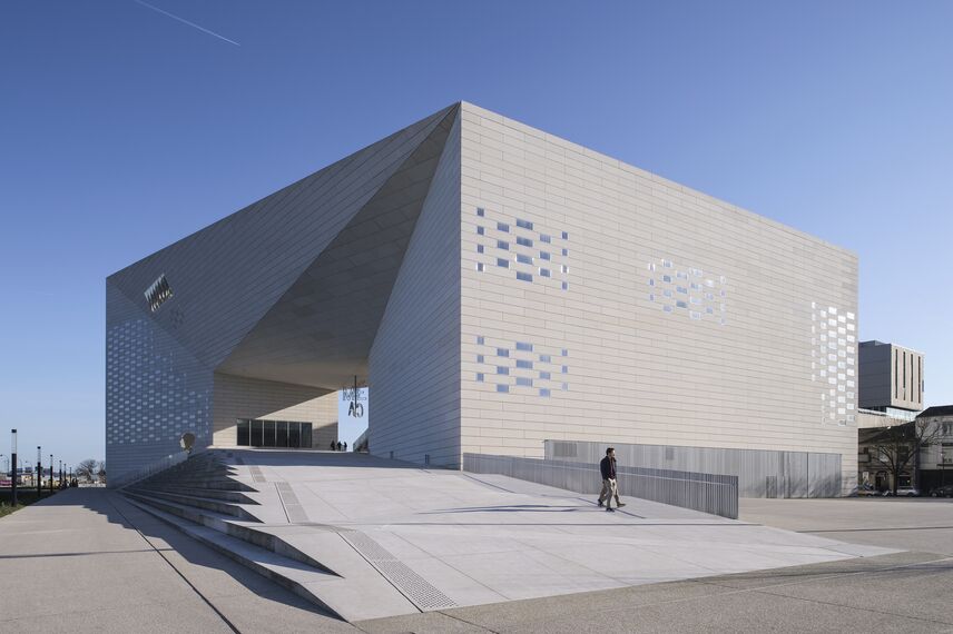 ConceptDoor 45Pa Portes, ConceptWall 86 Murs rideaux, ConceptPatio 130 Coulissants et ConceptWall 50 Murs rideaux - Entertainment LA MÉCA situé à Bordeaux, France