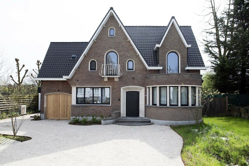 MasterPatio Coulissants, MasterLine 8 Fenêtres, MasterLine 8 Portes, MasterLine 8 HI Fenêtres et MasterLine 8-HI Portes - Rénovation totale d’une imposante maison d’architecte situé à Dendermonde, Belgique