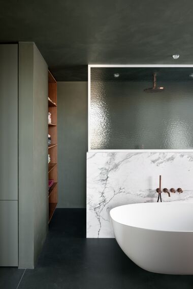 MasterLine 8 Fenêtres et MasterLine 8 Portes - Maison familiale ludique avec menuiserie extérieure en aluminium blanc situé à Lommel, Belgique