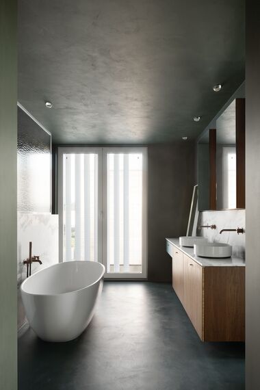 MasterLine 8 Fenêtres et MasterLine 8 Portes - Maison familiale ludique avec menuiserie extérieure en aluminium blanc situé à Lommel, Belgique