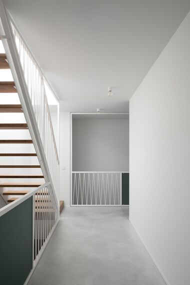 MasterLine 8 Fenêtres et MasterLine 8 Portes - Maison familiale ludique avec menuiserie extérieure en aluminium blanc situé à Lommel, Belgique