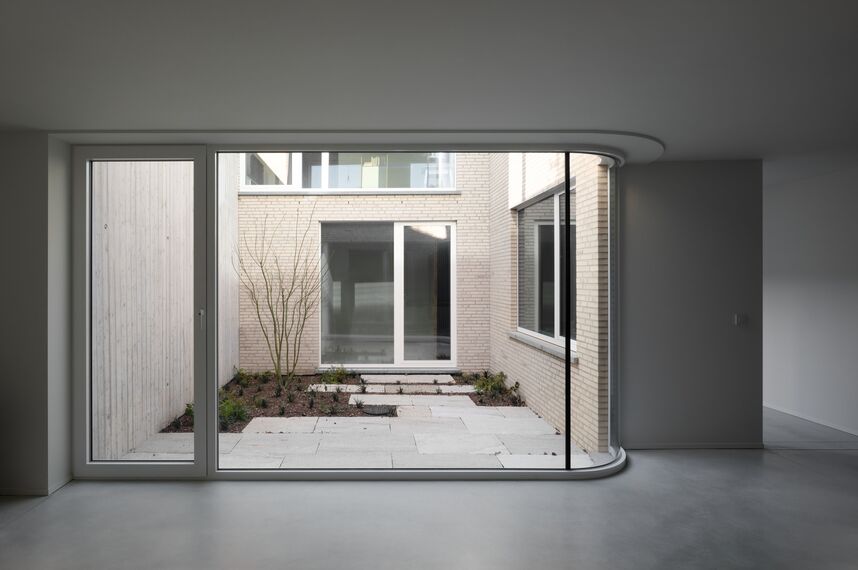 MasterLine 8 Fenêtres et MasterLine 8 Portes - Maison familiale ludique avec menuiserie extérieure en aluminium blanc situé à Lommel, Belgique