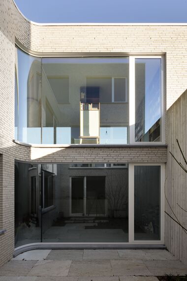MasterLine 8 Fenêtres et MasterLine 8 Portes - Maison familiale ludique avec menuiserie extérieure en aluminium blanc situé à Lommel, Belgique