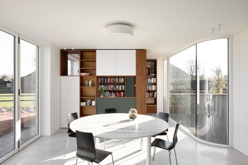 MasterLine 8 Fenêtres et MasterLine 8 Portes - Maison familiale ludique avec menuiserie extérieure en aluminium blanc situé à Lommel, Belgique