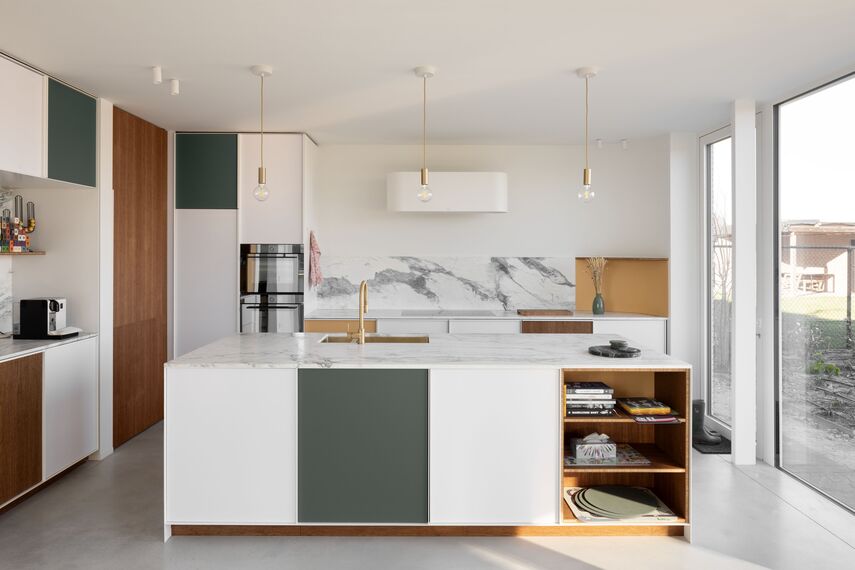 MasterLine 8 Fenêtres et MasterLine 8 Portes - Maison familiale ludique avec menuiserie extérieure en aluminium blanc situé à Lommel, Belgique