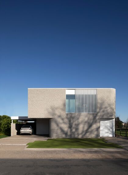 MasterLine 8 Fenêtres et MasterLine 8 Portes - Maison familiale ludique avec menuiserie extérieure en aluminium blanc situé à Lommel, Belgique