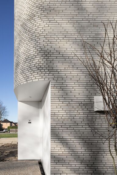 MasterLine 8 Fenêtres et MasterLine 8 Portes - Maison familiale ludique avec menuiserie extérieure en aluminium blanc situé à Lommel, Belgique