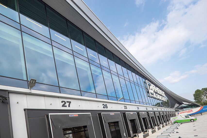 ConceptFolding 77 Coulissants et ConceptWall 50 Murs rideaux - DC New Logic III situé à Tilburg, les Pays-Bas