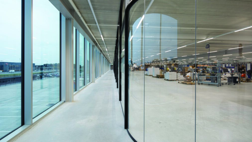 ConceptFolding 77 Coulissants et ConceptWall 50 Murs rideaux - DC New Logic III situé à Tilburg, les Pays-Bas