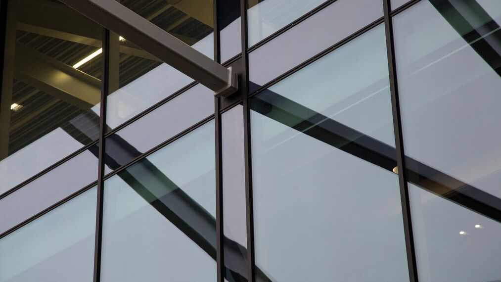 ConceptFolding 77 Coulissants et ConceptWall 50 Murs rideaux - DC New Logic III situé à Tilburg, les Pays-Bas