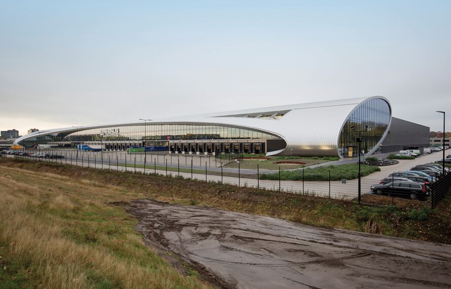 ConceptFolding 77 Coulissants et ConceptWall 50 Murs rideaux - DC New Logic III situé à Tilburg, les Pays-Bas