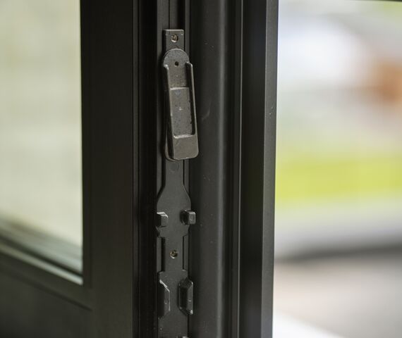 Sluitpunten aluminium raam