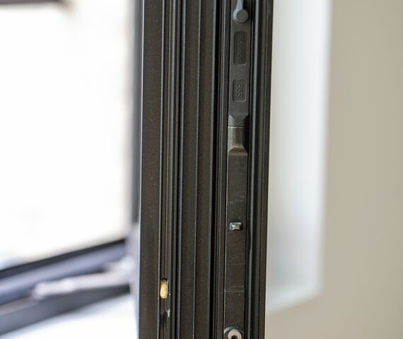 Sluitpunten aluminium raam