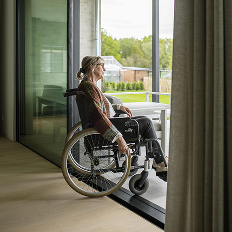 Reynaers Aluminium schuifraam met vlakke overstap geschikt voor toegang met rolstoel