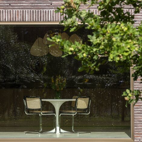 Ancienne maison coloniale brugeoise avec des profilés anodisés situé à Brugge, Belgique