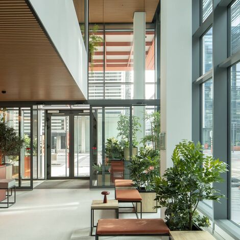 ConceptWall 50 Murs rideaux, MasterLine 8 Fenêtres, ConceptSystem 77 Portes et CS 77 Fire Proof Portes - Concept de façade expressif pour l’immeuble de bureaux Science 12 à Bruxelles situé à Brussels, Belgique