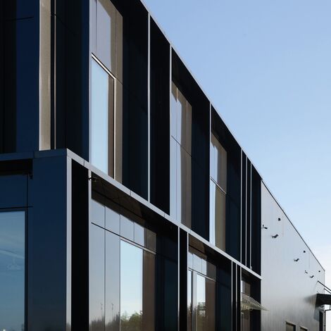 ConceptSystem 59Pa Fenêtres et CW 50-HI Murs rideaux - Pivexin Technology Headquarter situé à Babice, Pologne