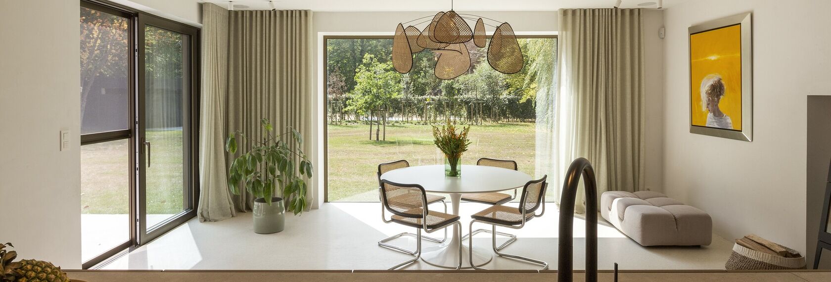 Ancienne maison coloniale brugeoise avec des profilés anodisés situé à Brugge, Belgique