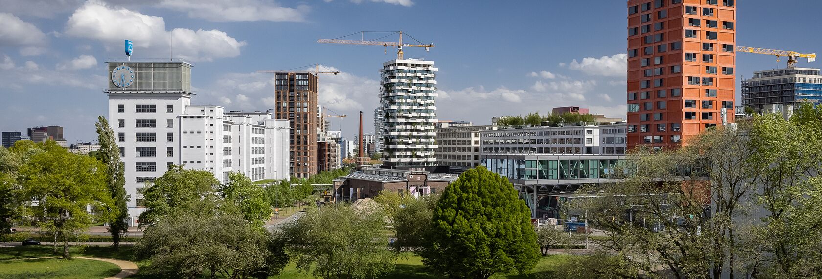 SlimLine 38 Fenêtres, SlimLine 38 Portes et ConceptWall 50 Murs rideaux - Trudo Toren Vertical Forest situé à Eindhoven, les Pays-Bas