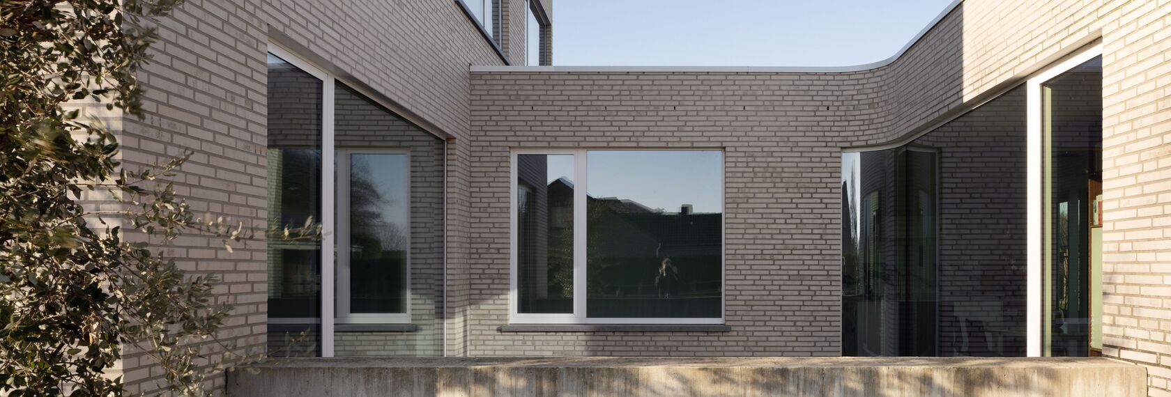 MasterLine 8 Fenêtres et MasterLine 8 Portes - Maison familiale ludique avec menuiserie extérieure en aluminium blanc situé à Lommel, Belgique