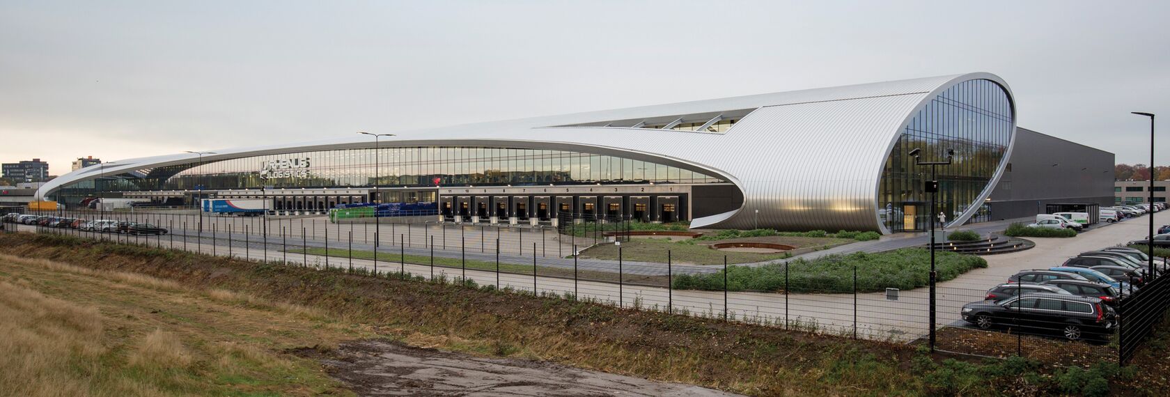 ConceptFolding 77 Coulissants et ConceptWall 50 Murs rideaux - DC New Logic III situé à Tilburg, les Pays-Bas