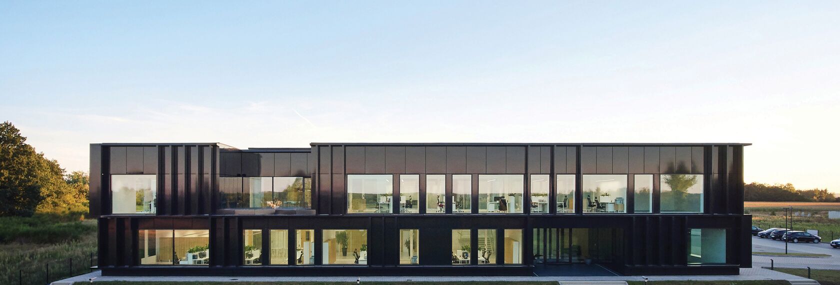 ConceptSystem 59Pa Fenêtres et CW 50-HI Murs rideaux - Pivexin Technology Headquarter situé à Babice, Pologne