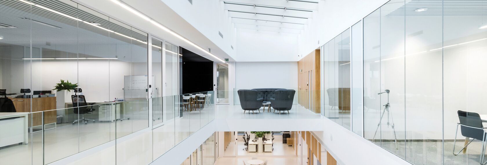 ConceptSystem 59Pa Fenêtres et CW 50-HI Murs rideaux - Pivexin Technology Headquarter situé à Babice, Pologne
