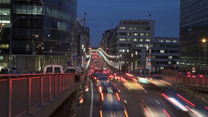 Trafic routier intense dans une ville