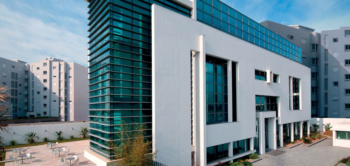 BriseSoleil 100 Brise Soleil et ConceptWall 60 Murs rideaux - Embassy Embassy of Canada situé à Tunis, Tunisie