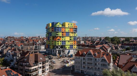 MasterLine 8 Fenêtres, MasterLine 8 Portes, ConceptWall 50 Murs rideaux et MasterPatio Coulissants - Hoost, un véritable repère architectural sur la côte belge situé à Knokke-Heist, Belgique